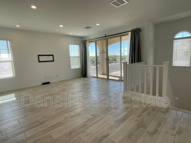Foto del edificio - 784 S Hawk Ln