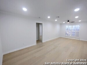 Foto del edificio - 7815 Broadway St