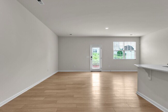 Foto del edificio - Stylish 3BR/2.5BA Craftsman Townhome with Modern Finishes in Pendleton! $1,700/mo rent