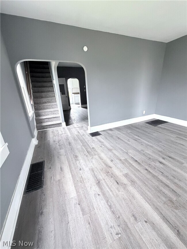 Building Photo - 1511 Stark Ave SW