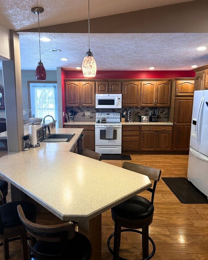 Foto principal - Modern Comfort and Connectivity: 6.5-acre ...