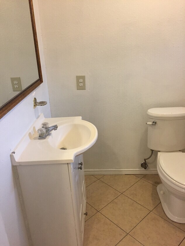 Baño - 2323 Basse Road