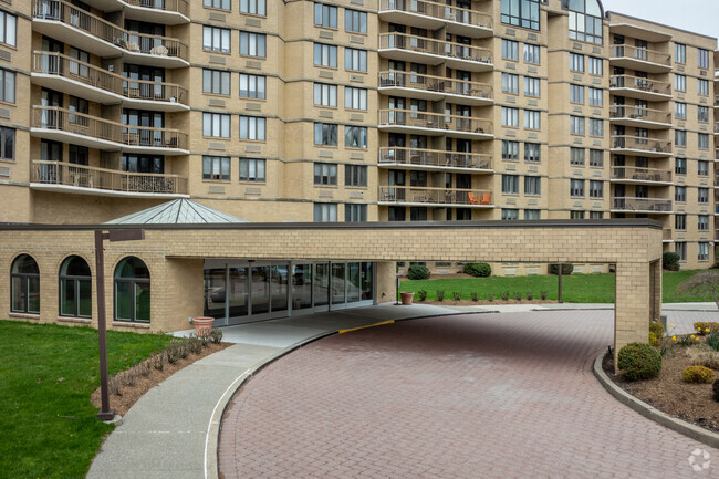 Entrance - Crown View Manor