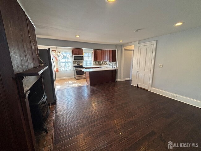 Foto del edificio - 155 Old Bridge Turnpike