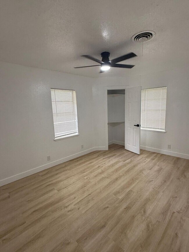Foto del edificio - BEAUTIFUL HOME IN HOUSTON. MOVE IN READY!.