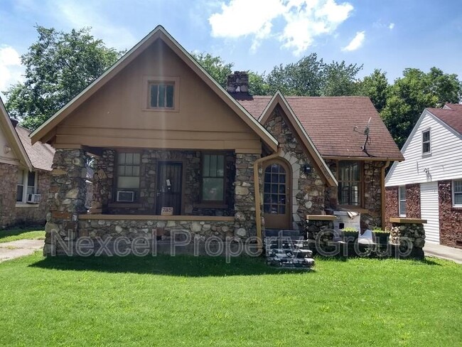 Photo - 785 E Pkwy S House