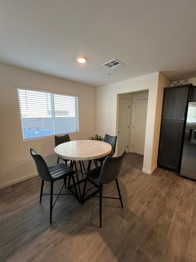 Dining area - 2658 Blizzard Blue Ct