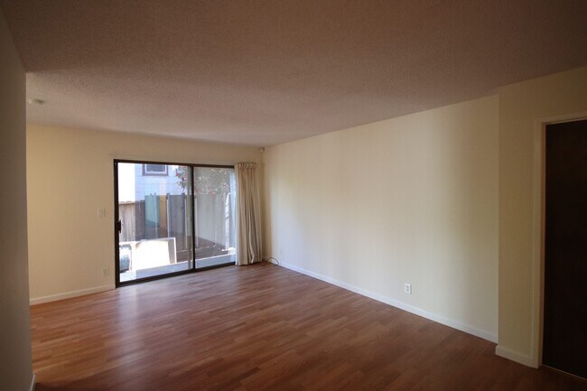 Foto del edificio - 2145 Cedar St