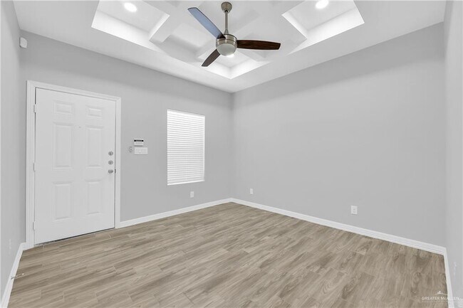Building Photo - 1008 W Mahala Ave