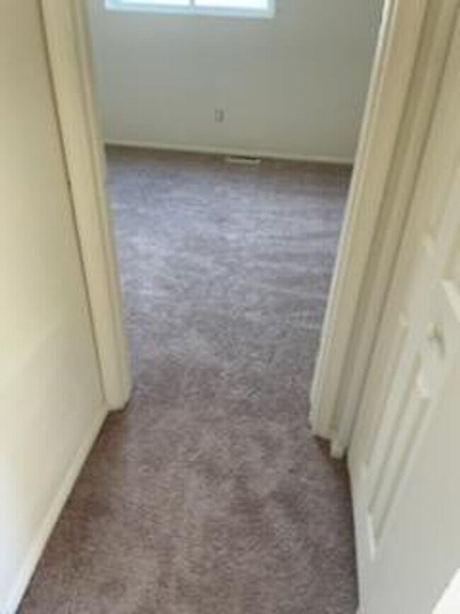 Foto del edificio - 3 bedroom, 2 bathroom townhouse