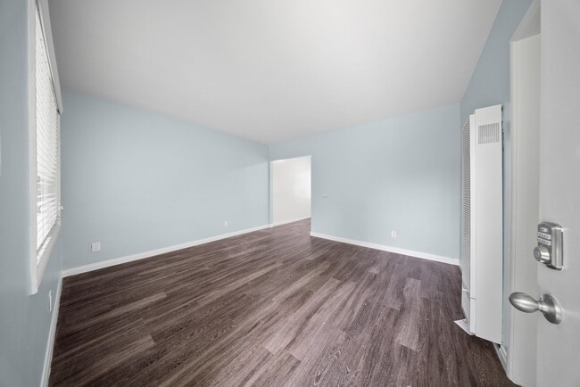 Foto del edificio - 1577 Pine Ave