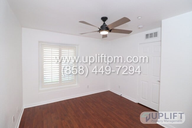 Building Photo - 3 Bed, 3.5 Bath Townhome w/ 2-Car Garage, ...