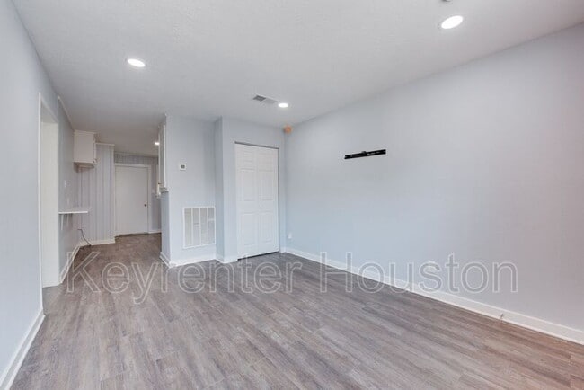 Building Photo - 3339 Simmons St