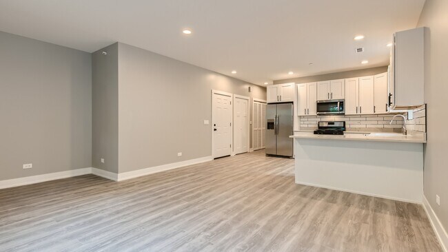 Building Photo - 2035 Dodge Ave