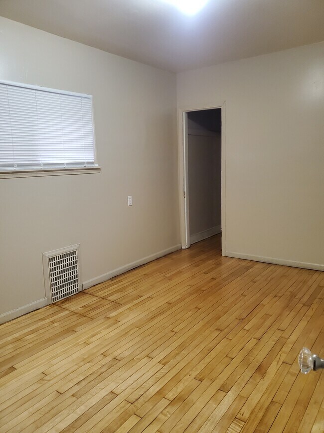 bedroom - 2929 S 15th Pl