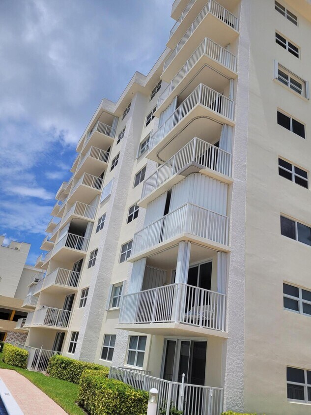 Primary Photo - 3450 S Ocean Blvd