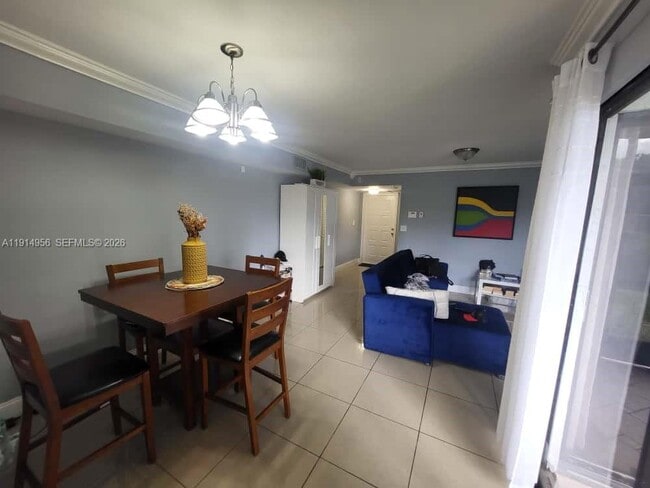 Photo - 960 N Franklin Ave Apartment