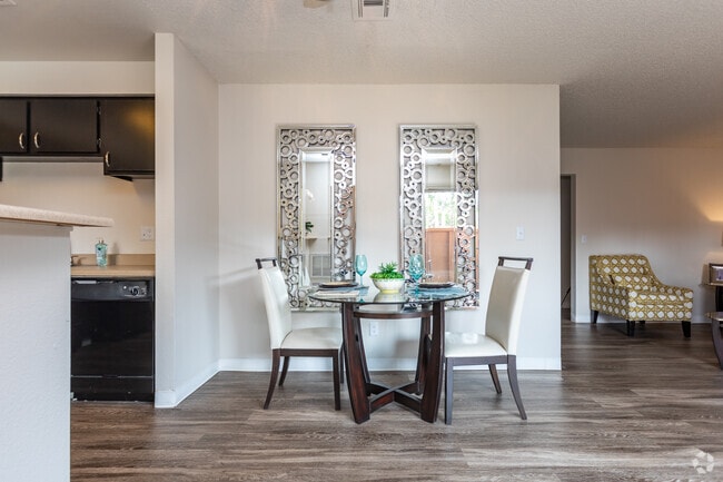 2BR, 2BA - 1,043SF - Ridgeview Place