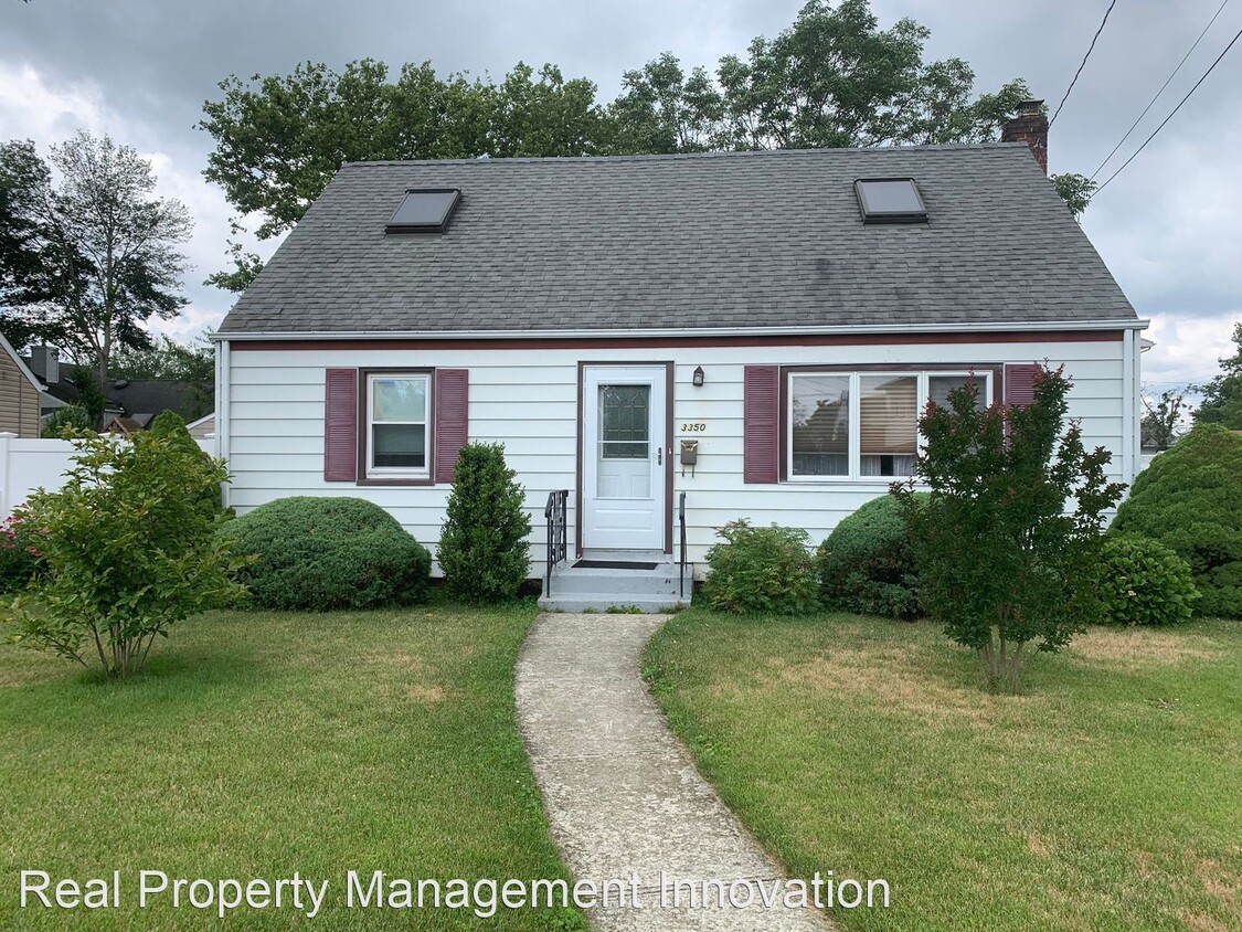 Primary Photo - 4 br, 2 bath House - 3350 1st St