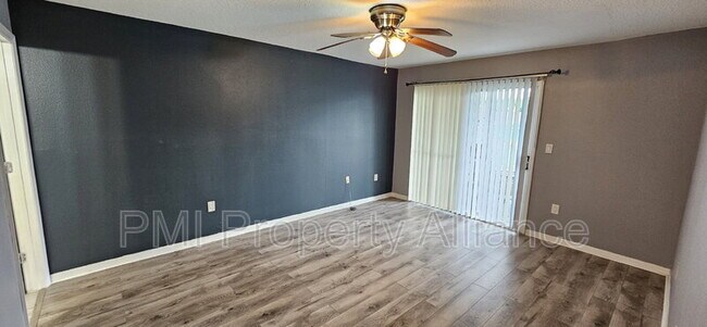 Foto del edificio - 8714 Rain Forest Rd
