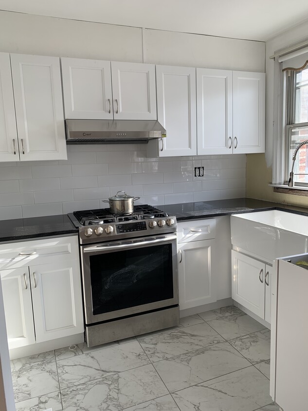 Primary Photo - 2818 Knorr St