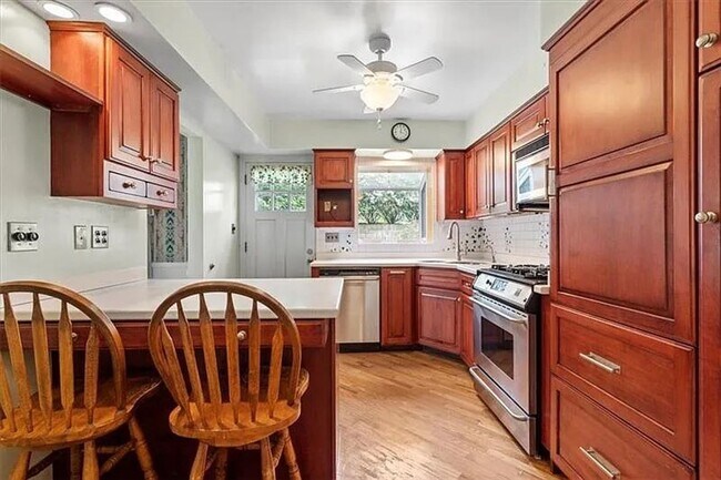 Foto del edificio - Charming 4 Bedroom 3 Bath house minutes wa...