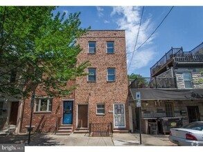 Building Photo - 2209 Carpenter St