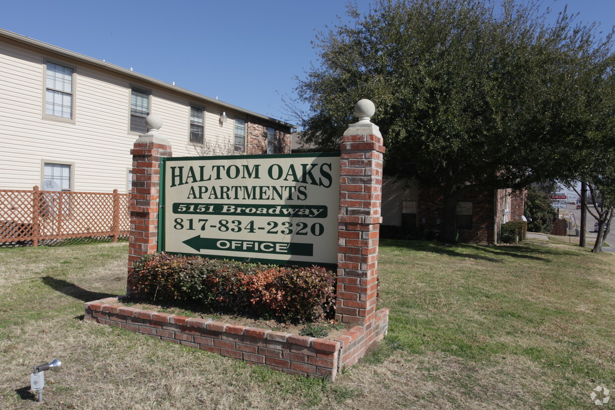 Haltom Oaks - Haltom Oaks Apartments