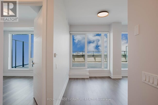 Building Photo - 2525-2525 Bathurst St