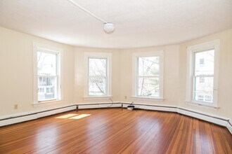 Building Photo - 56 Drew St