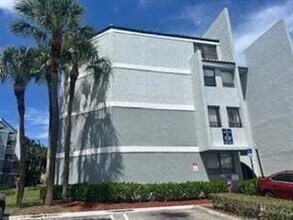 Building Photo - 1720 N Congress Ave