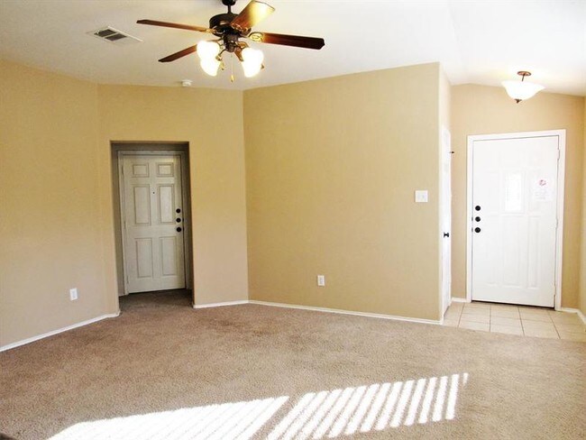 Foto del edificio - 424 Weeping Willow Dr
