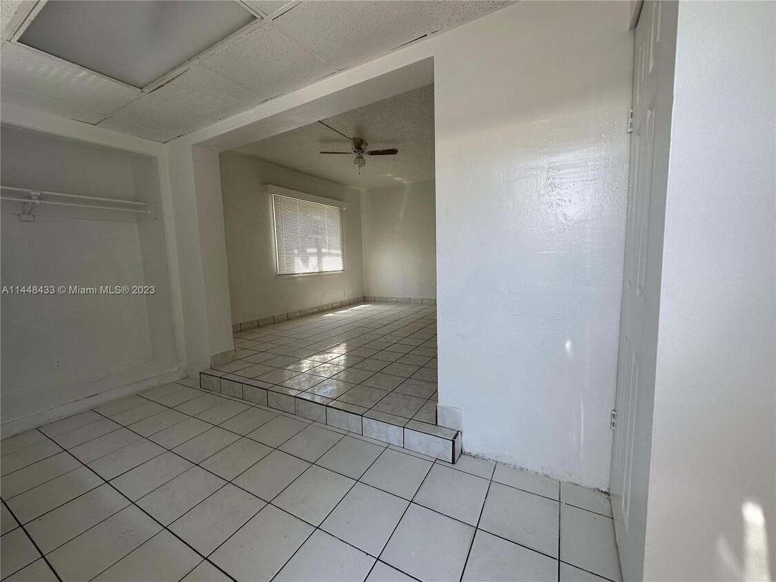 Building Photo - 432 N 19th Ave