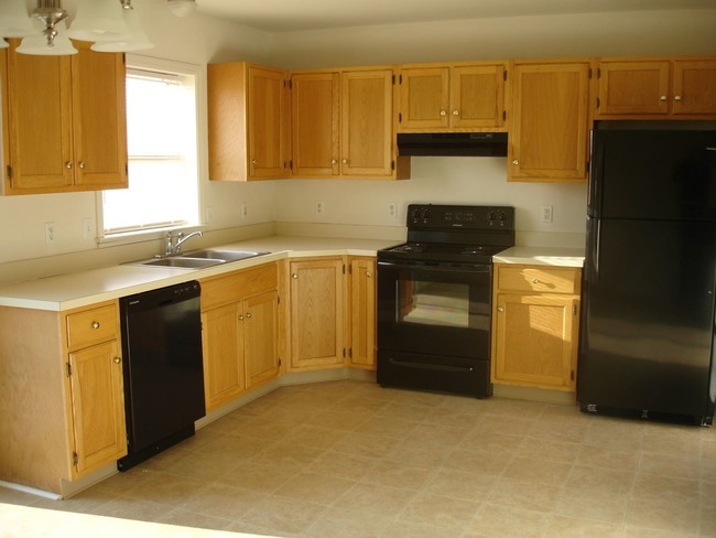 Building Photo - 18-32 S Whisper Ln