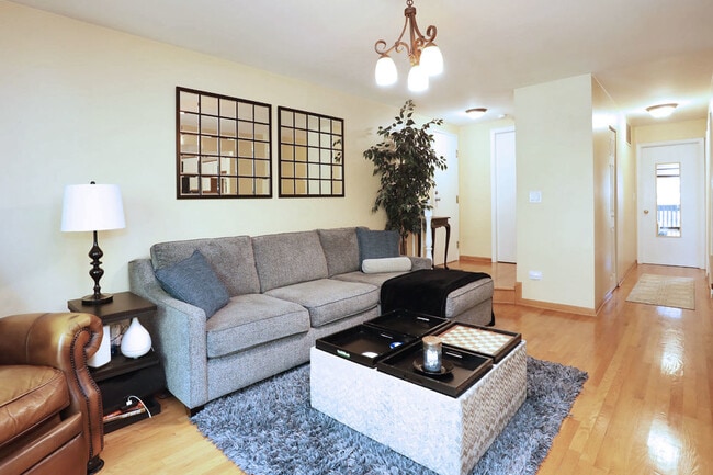 Foto del edificio - 676 Cross Creek Dr N