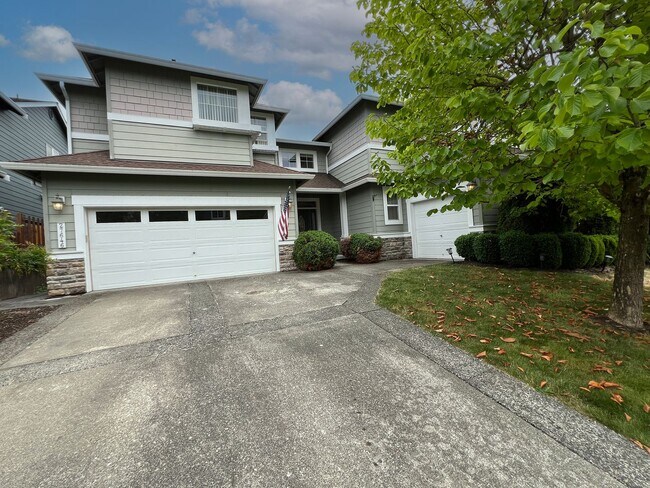 Building Photo - Georgeous! Elegant! Spacious! 5 Bedrooms!