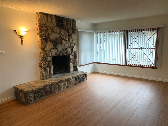 Living Rm. with vinyl plank flooring and lots of natural light - 621 Howland Dr