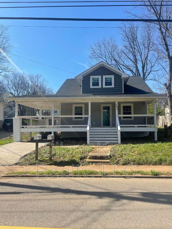 Primary Photo - 704 Eastanallee Ave