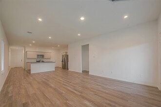 Building Photo - 5630 Avalon Woods Dr