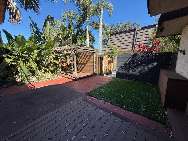 Building Photo - 4043 Palm Bay Cir