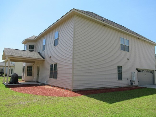 Building Photo - 985 Loring Mill Rd
