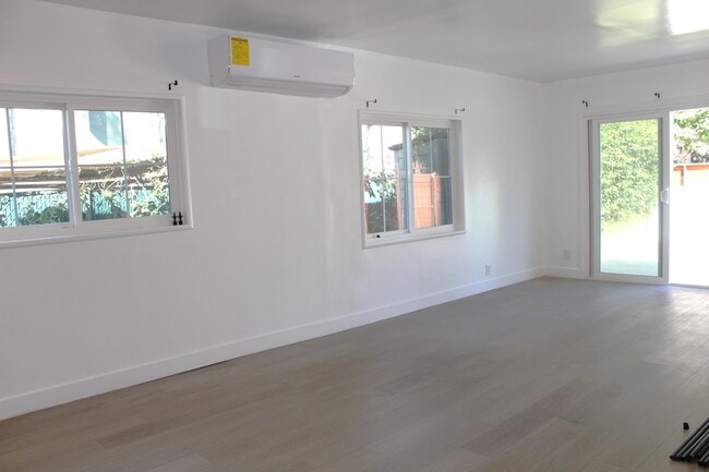Building Photo - 1037 Pleasantview Ave