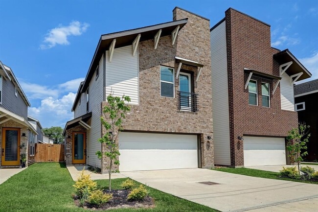 Building Photo - 5822 Cebra St