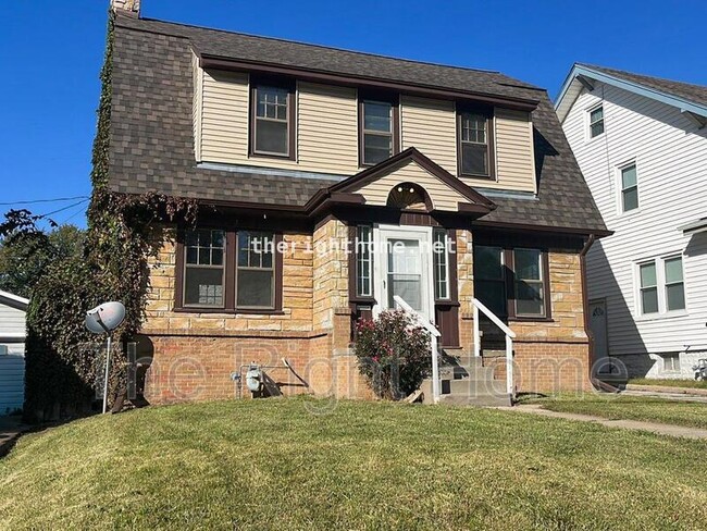 Foto del edificio - 2430 Redick Ave