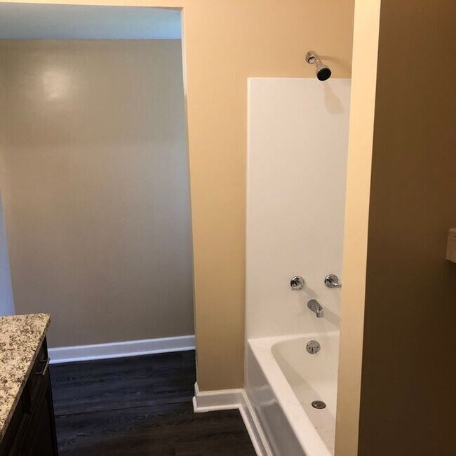 Building Photo - Remodeled home in Norris