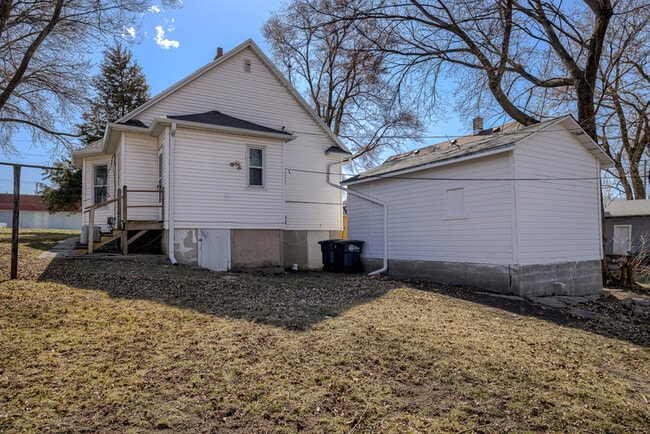 Building Photo - 6524 Maple St