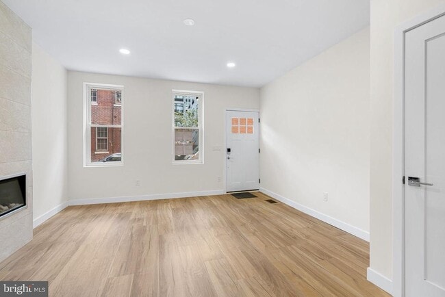 Building Photo - 1124 Dunton St