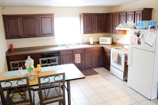 Building Photo - 411 S 900 E