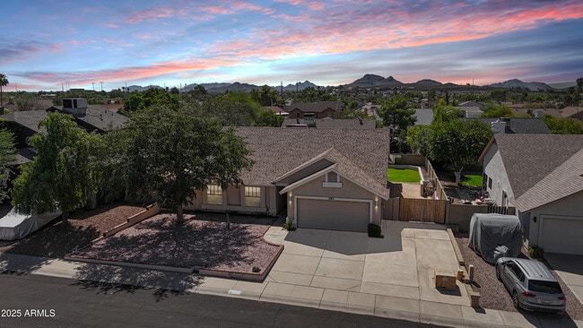 Foto del edificio - 1443 E Wickieup Ln