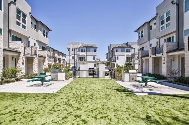 Building Photo - 1703 W Cara Dr